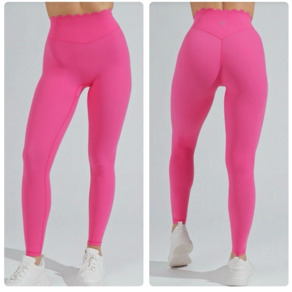 BuffBunny Rosa Scalloped Leggings